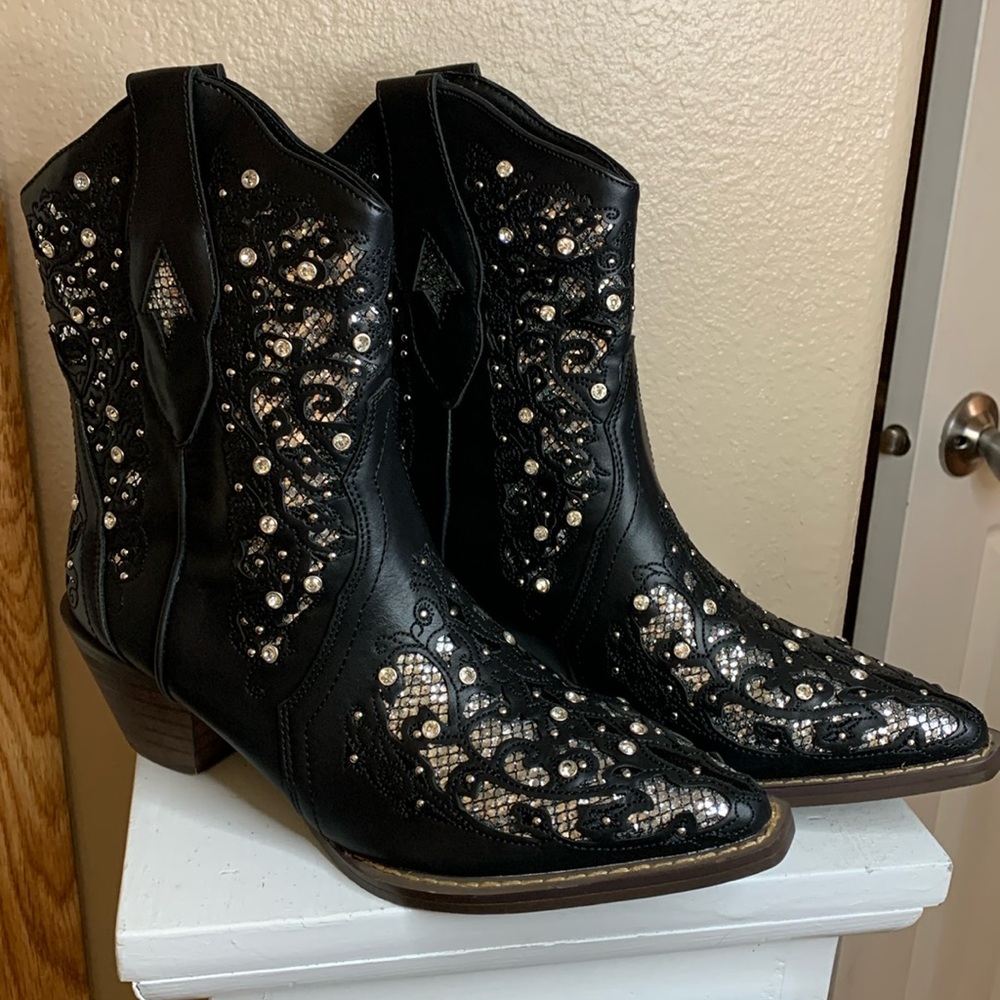 Western black laser cut silver glittery short boots NEW in box - Picture 3 of 7